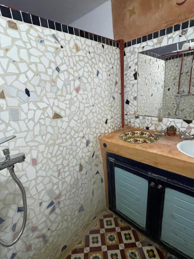 Dar El Pirata Hostel 艾西拉 外观 照片