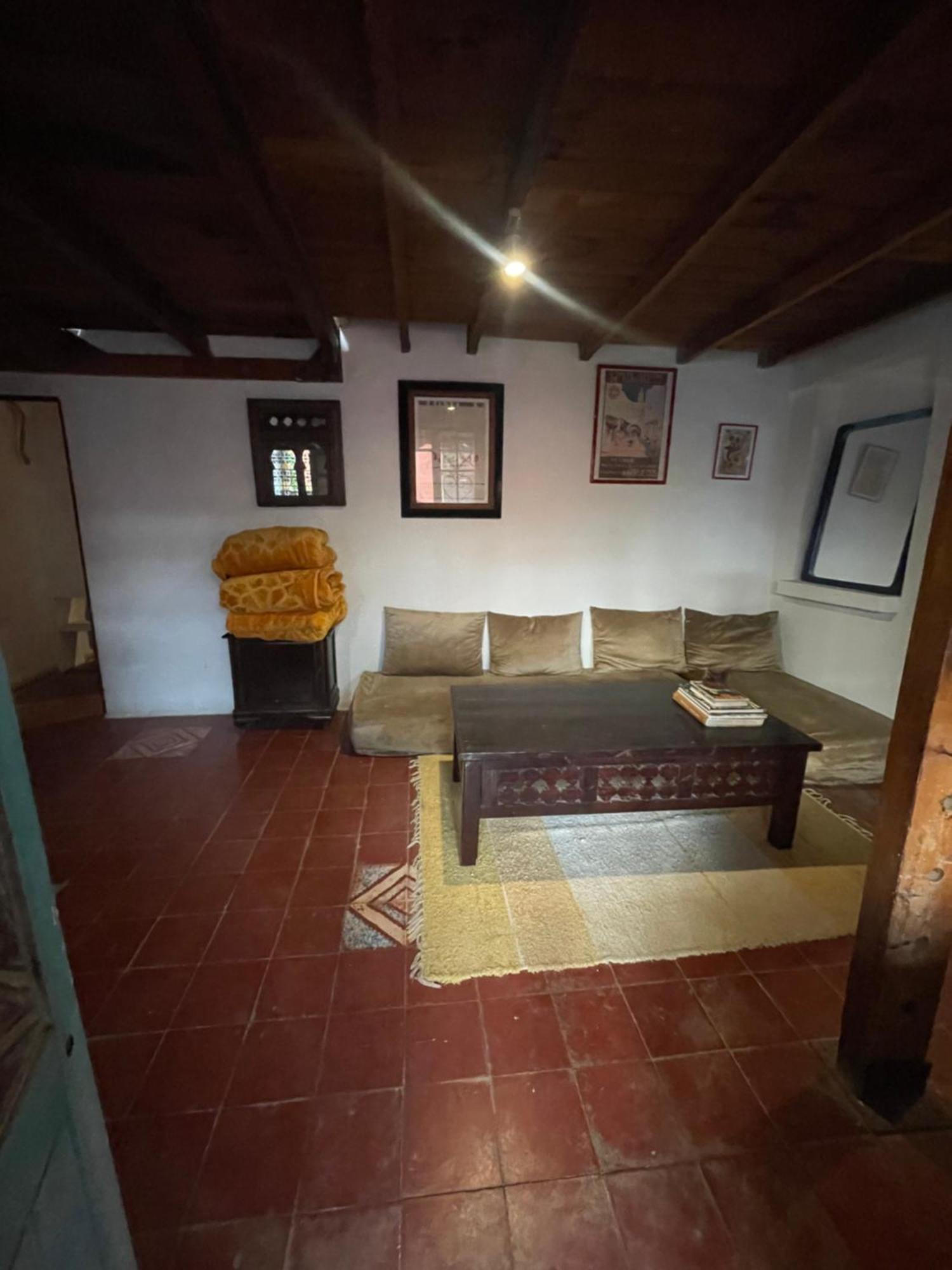Dar El Pirata Hostel 艾西拉 外观 照片